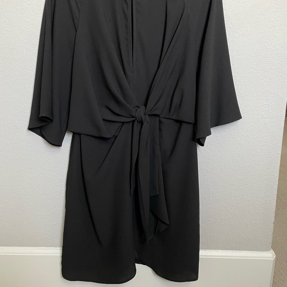 TOPSHOP | Black Keyhole Flutter Sleeve - Picture 3 of 6